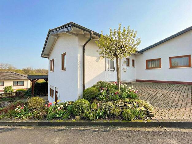 Einfamilienhaus zur Miete 1.200 € 3 Zimmer 112 m² 475 m² Grundstück frei ab 01.04.2026 Neunkirchen Neunkirchen-Seelscheid 53819