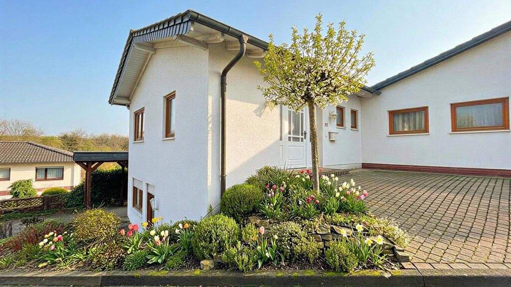 Einfamilienhaus zur Miete 1.200 € 3 Zimmer 112 m² 475 m² Grundstück frei ab 01.04.2026 Neunkirchen Neunkirchen-Seelscheid 53819