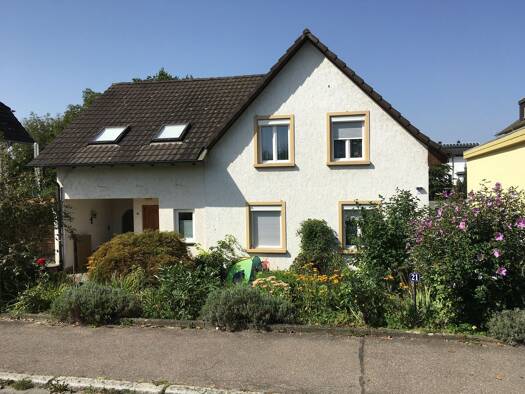 Doppelhaushälfte zur Miete 1.600 € 5,5 Zimmer 152 m² frei ab 01.01.2027 Saarstraße 19 Jestetten Jestetten 79798