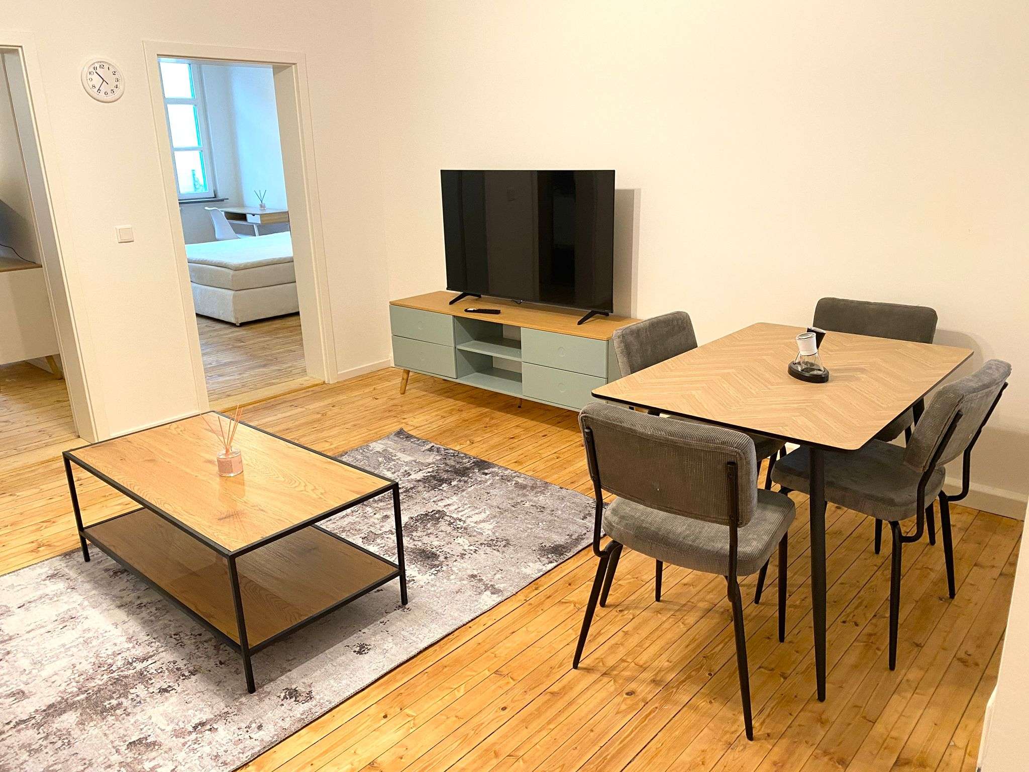 Wohnung zur Miete Wohnen auf Zeit 2.400 € 3 Zimmer 90 m²<br/>Wohnfläche ab sofort<br/>Verfügbarkeit Markgrafenstadt Erlangen 91054