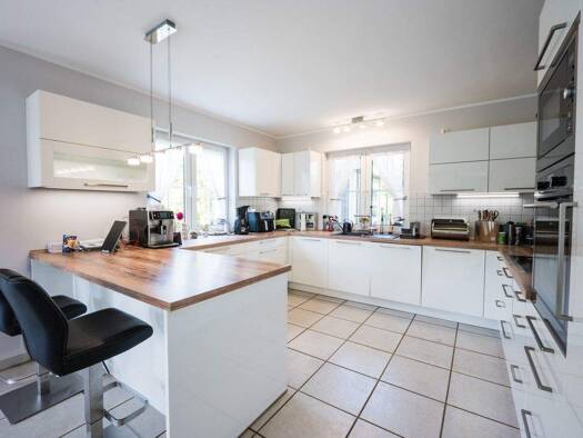 Einfamilienhaus zum Kauf 720.000 € 4 Zimmer 242 m² 866 m² Grundstück Hutsherweg Kürten 51515