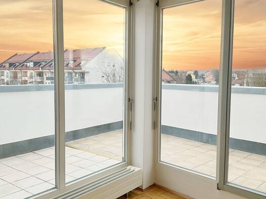 Wohnung zur Miete 1.000 € 3 Zimmer 96 m² Geschoss 3/4 frei ab 01.09.2026 Straubing Straubing 94315