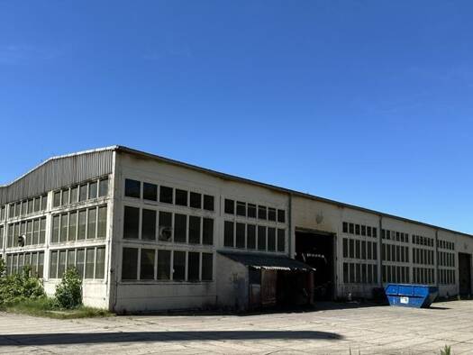 Lagerhalle zum Kauf 990.000 € 2.821 m² Lagerfläche Groß Plasten 17192
