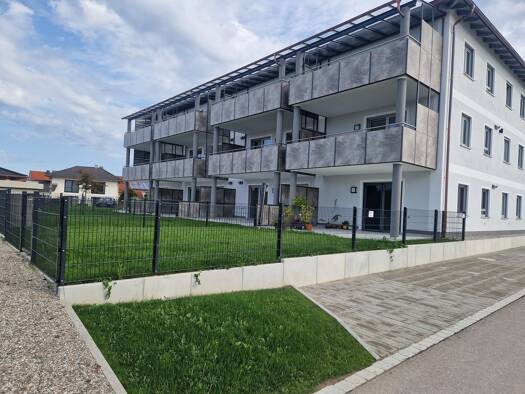Terrassenwohnung zum Kauf - Erstbezug provisionsfrei 395.000 € 2 Zimmer 58,5 m² 2. Geschoss frei ab sofort Kiefernstr. 11 Radlbrunn Ampfing 84539