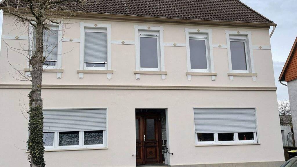 Haus zum Kauf 295.000 € 10 Zimmer 214 m² 345 m² Grundstück Barntrup 32683