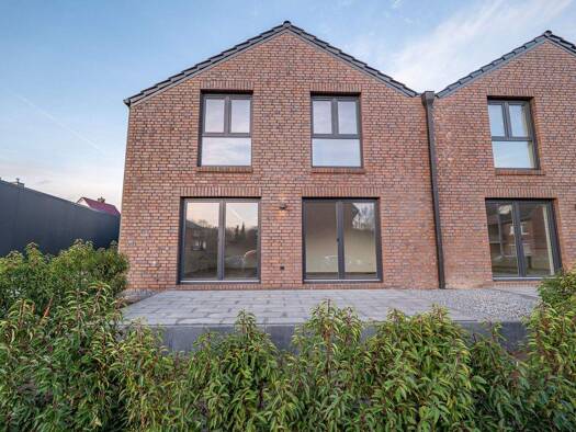 Doppelhaushälfte zur Miete - Erstbezug 1.715 € 4 Zimmer 108 m² frei ab 15.12.2025 Stade 21680