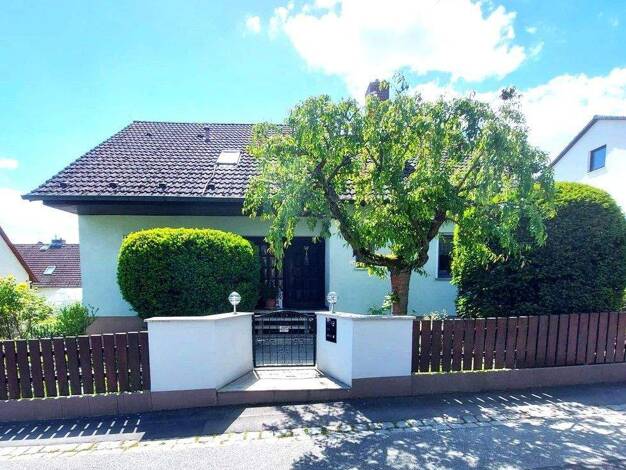 Mehrfamilienhaus zum Kauf provisionsfrei 655.000 € 9 Zimmer 245 m² 619 m² Grundstück Cadolzburg 90556