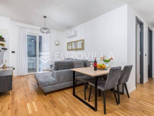 Wohnung zur Miete 1.000 € 2 Zimmer 56 m² 2. Geschoss Monvidal Pula
