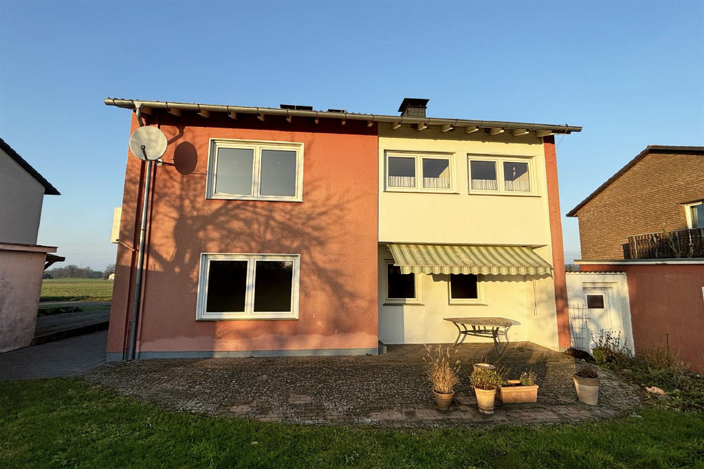 Einfamilienhaus zum Kauf 265.000 € 5,5 Zimmer 158,6 m²<br/>Wohnfläche 695 m²<br/>Grundstück Heiden Lage 32791