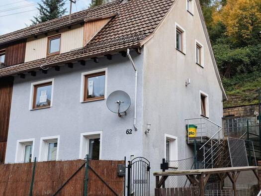Doppelhaushälfte zum Kauf 128.000 € 5 Zimmer 95 m² 749 m² Grundstück frei ab sofort Alpirsbach Alpirsbach 72275
