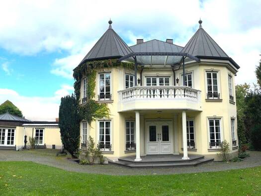 Villa zum Kauf 6 Zimmer 240 m² 1.273 m² Grundstück frei ab sofort Neuwied 56564