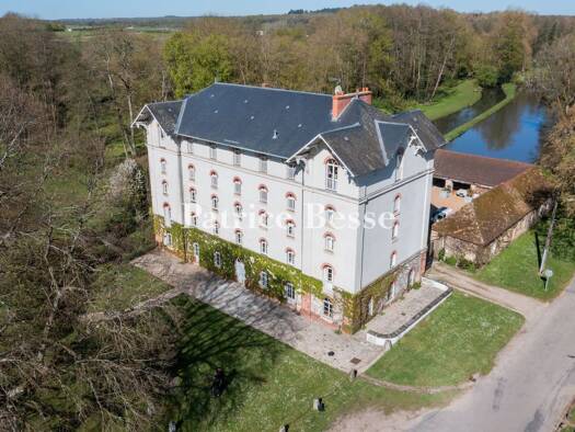 Reihenhaus zum Kauf 3.725.000 € 7 Zimmer 1.500 m² 40.000 m² Grundstück Dourdan 91410