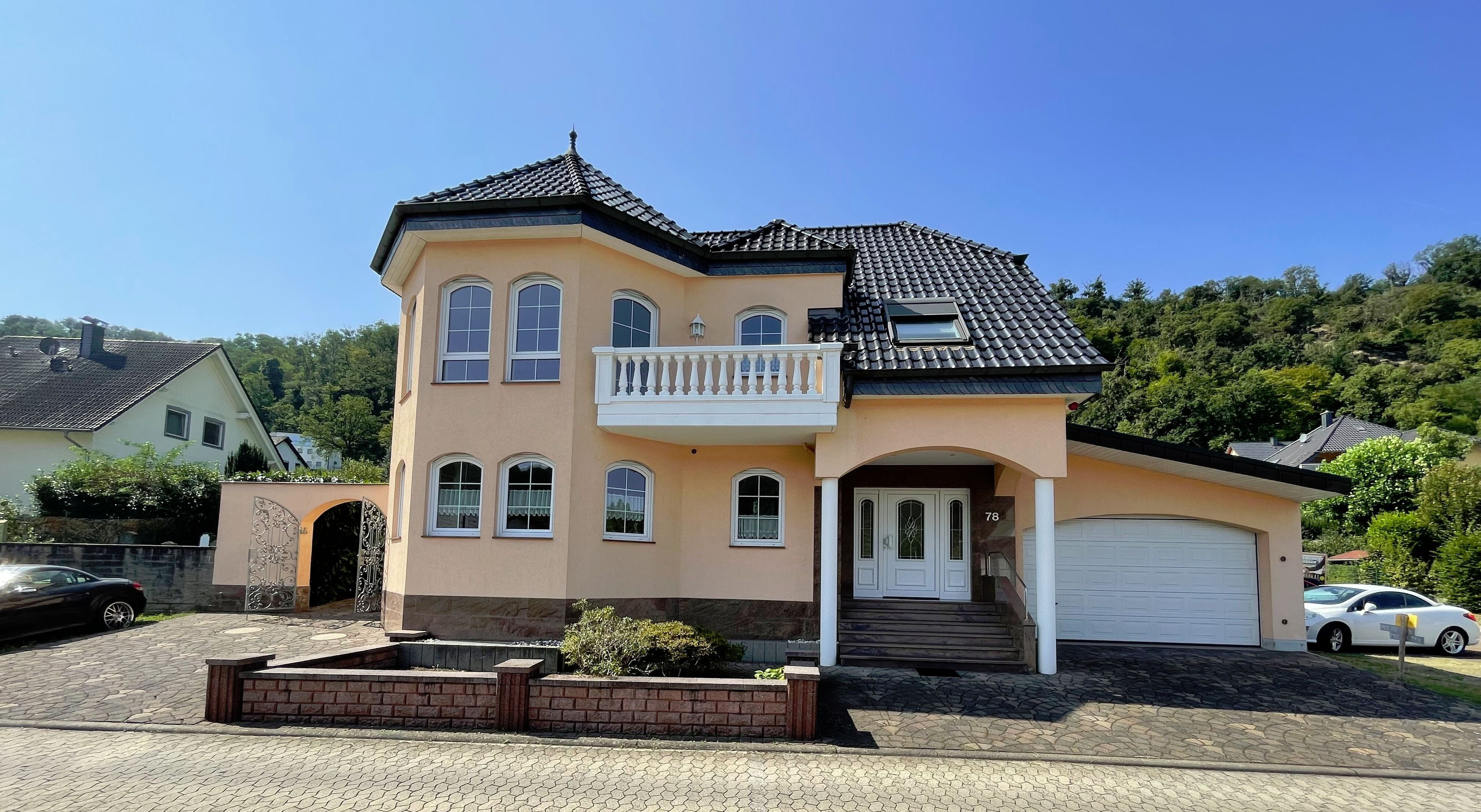 Einfamilienhaus zum Kauf 1.100.000 € 9 Zimmer 286,1 m²<br/>Wohnfläche 668 m²<br/>Grundstück ab sofort<br/>Verfügbarkeit Kobern Kobern-Gondorf 56330