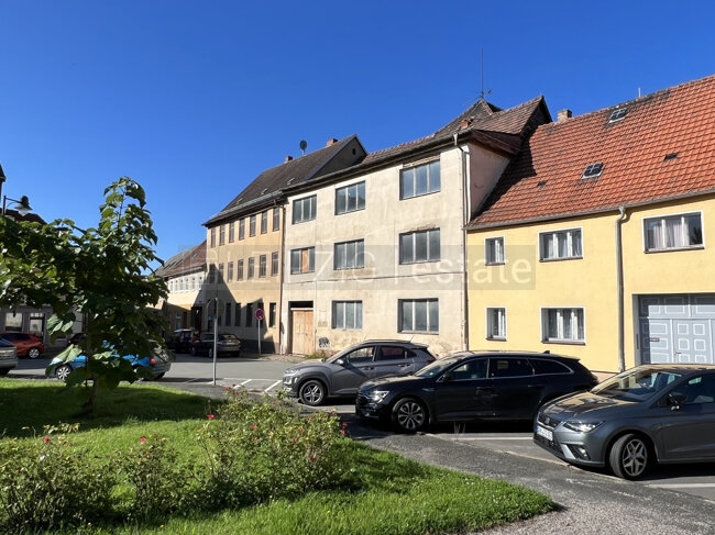 Mehrfamilienhaus zum Kauf 215.000 € 25 Zimmer 600 m²<br/>Wohnfläche 1.130 m²<br/>Grundstück Am Markt 17 Bürgel Bürgel 07616