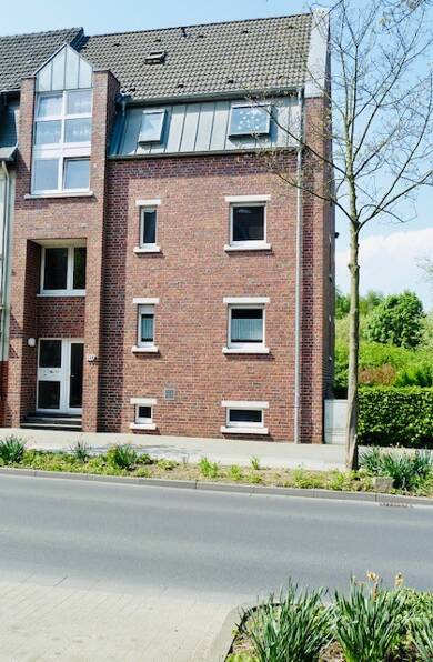 Wohnung zur Miete nur mit Wohnberechtigungsschein 520 € 4 Zimmer 92,5 m² 2. Geschoss frei ab 01.08.2025 Hardter Straße 107 Hoser - Bockert Viersen 41748
