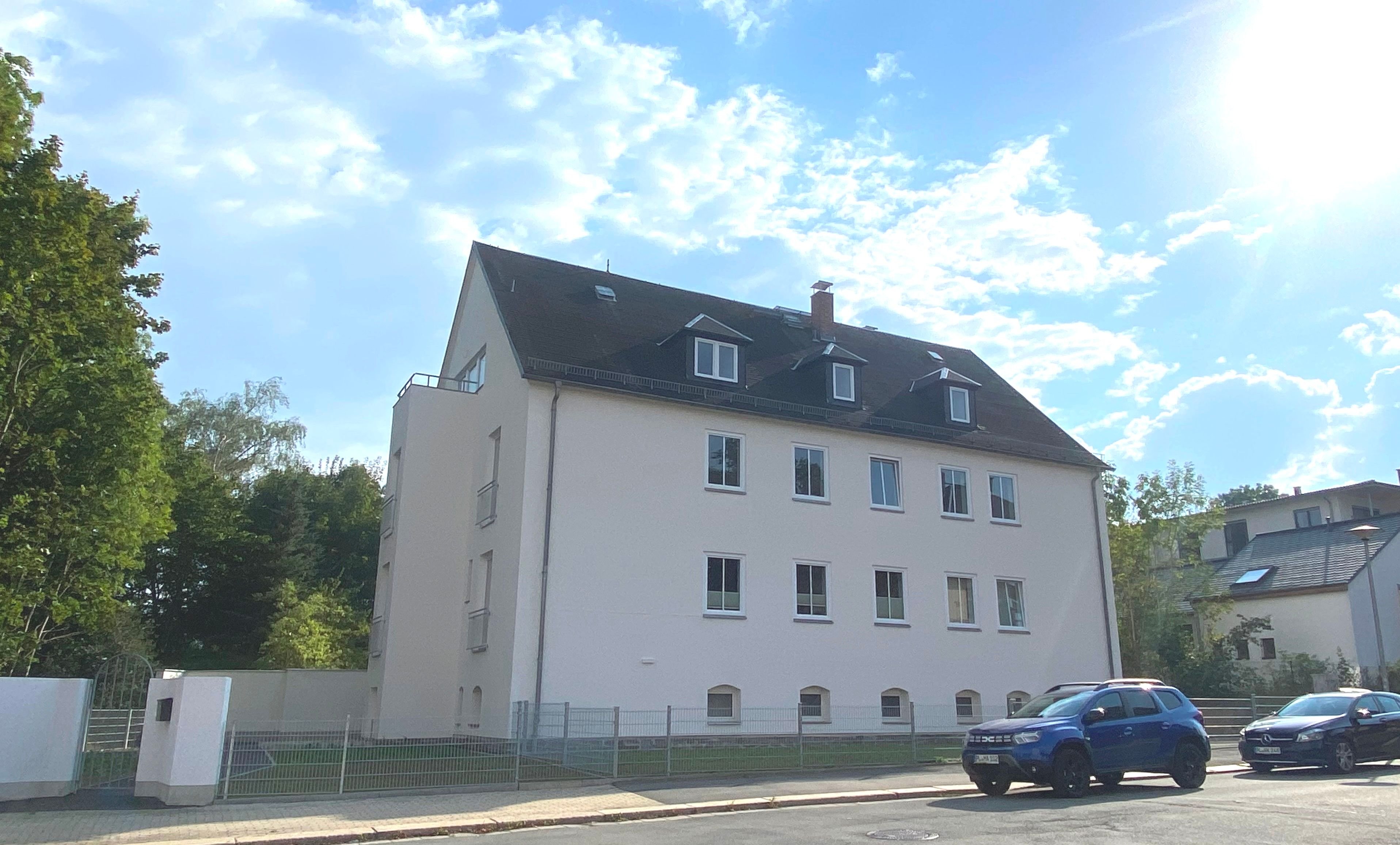 Mehrfamilienhaus zum Kauf provisionsfrei als Kapitalanlage geeignet 1.360.000 € 25 Zimmer 550 m²<br/>Wohnfläche 990 m²<br/>Grundstück Fritz-Reuter Straße 1 Haselbrunn Plauen 08525