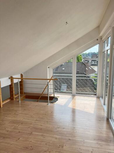 Maisonette zur Miete 999 € 3 Zimmer 93 m² Dachgeschoss, 3. Geschoss frei ab sofort Am Schiefenberg Hennef Hennef (Sieg) 53773