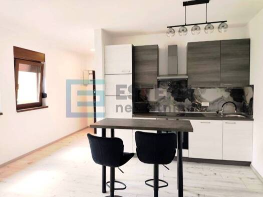 Studio zur Miete 700 € 1 Zimmer 44 m² Varazdin