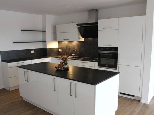 Wohnung zur Miete 950 € 2,5 Zimmer 86 m² frei ab sofort Hengersberg Hengersberg 94491