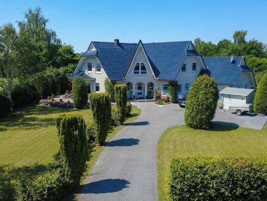 Villa zum Kauf 629.000 € 6 Zimmer 248 m² 2.465 m² Grundstück Blomberg 26487