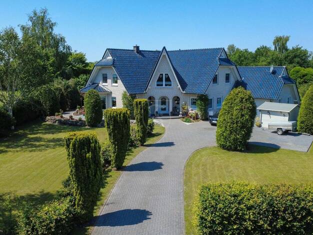 Villa zum Kauf 629.000 € 6 Zimmer 248 m² 2.465 m² Grundstück Blomberg 26487