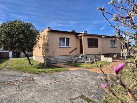 Bungalow zum Kauf 198.000 € 4 Zimmer 100 m² 1.494 m² Grundstück frei ab 01.05.2026 Brehna 06796