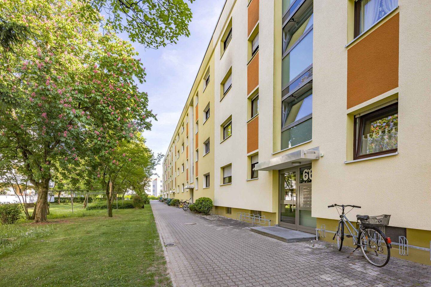 Gepflegte 2-Zimmer-Wohnung mit Südbalkon in angenehmer und grüner Wohnlage