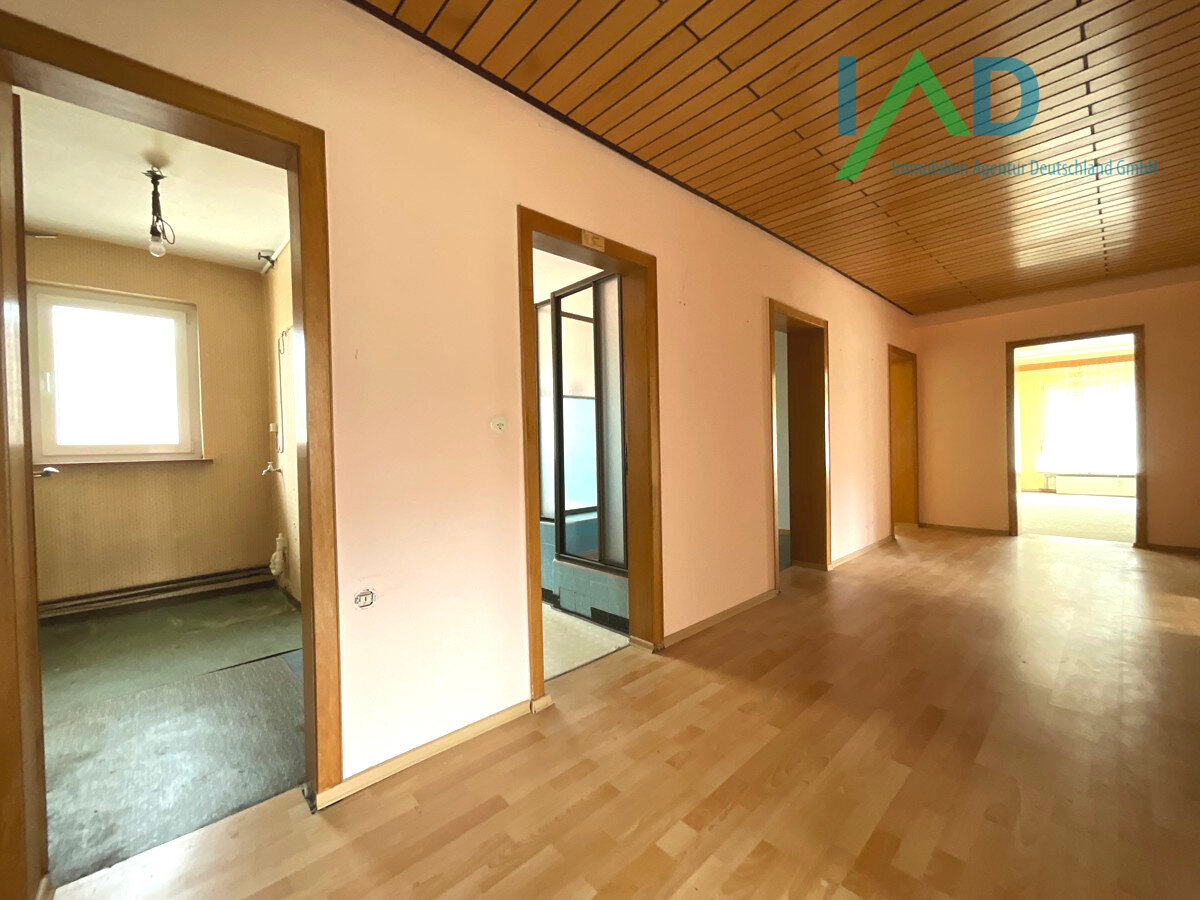 Haus zum Kauf 199.000 € 12 Zimmer 300 m²<br/>Wohnfläche 2.000 m²<br/>Grundstück Jesberg Jesberg 34632