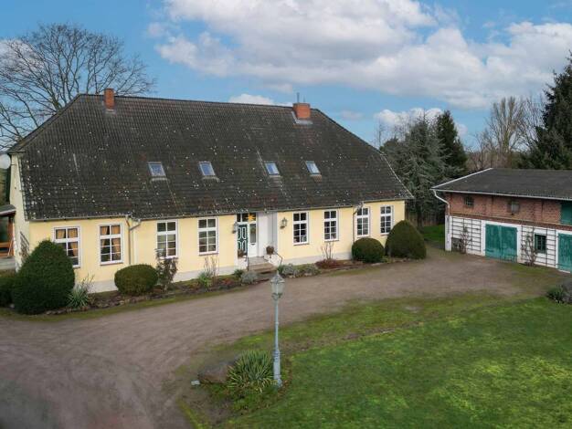 Mehrfamilienhaus zum Kauf 645.000 € 16 Zimmer 415 m² 12.542 m² Grundstück Grapzow 17089