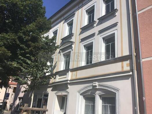 Stadthaus zum Kauf 273.000 € 12 Zimmer 253 m² 260 m² Grundstück Groitzsch Groitzsch 04539