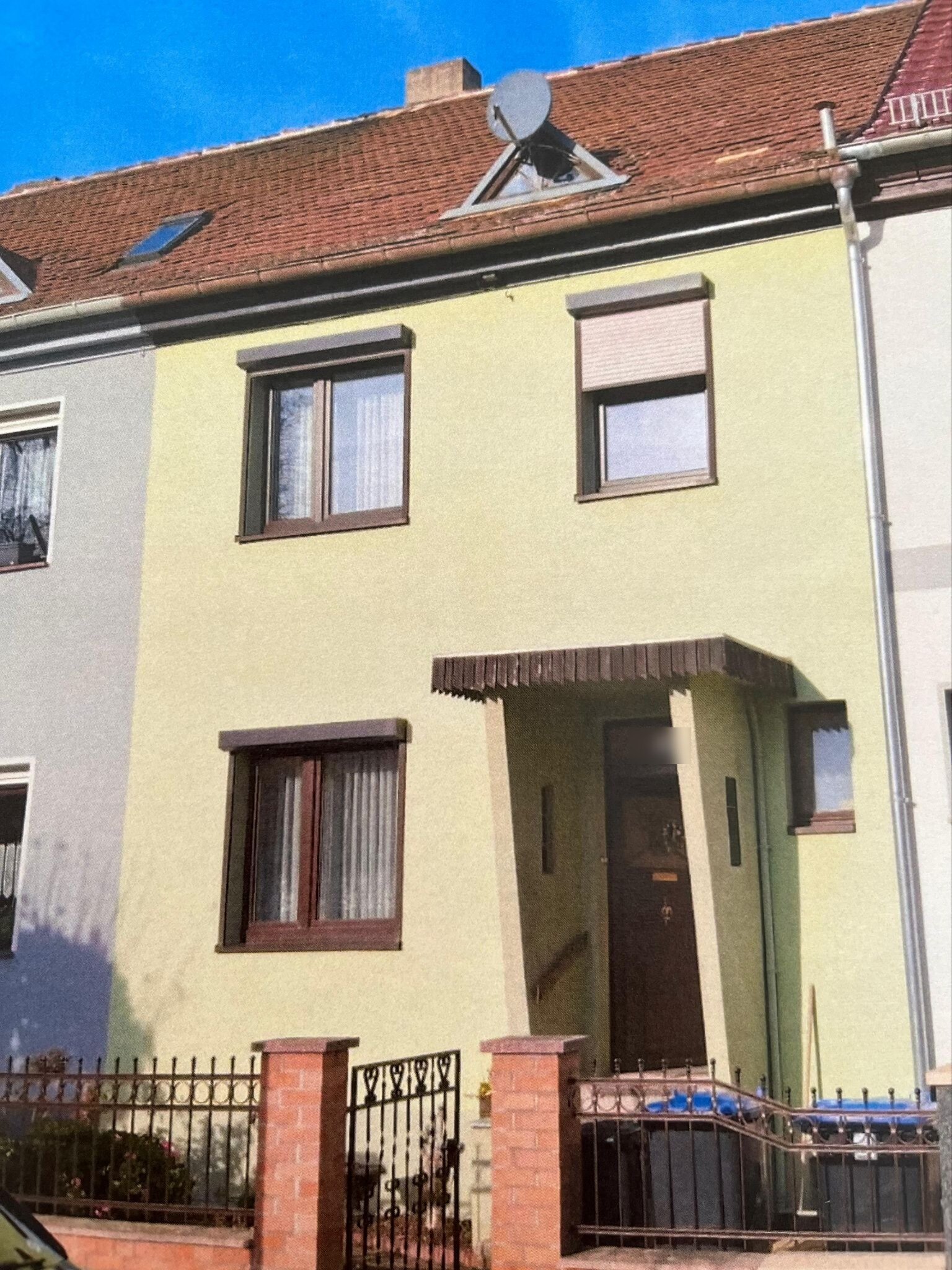 Reihenmittelhaus zum Kauf 99.000 € 4 Zimmer 104 m²<br/>Wohnfläche 219 m²<br/>Grundstück Lutherstadt Eisleben Lutherstadt Eisleben 06295