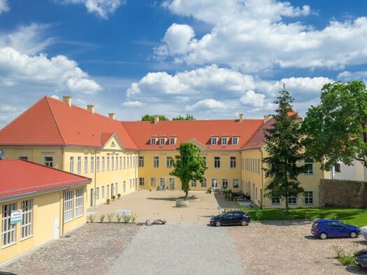 Wohnung zur Miete 670 € 3 Zimmer 69,6 m² frei ab sofort Kirchstraße 8 Miltitz Klipphausen 01665