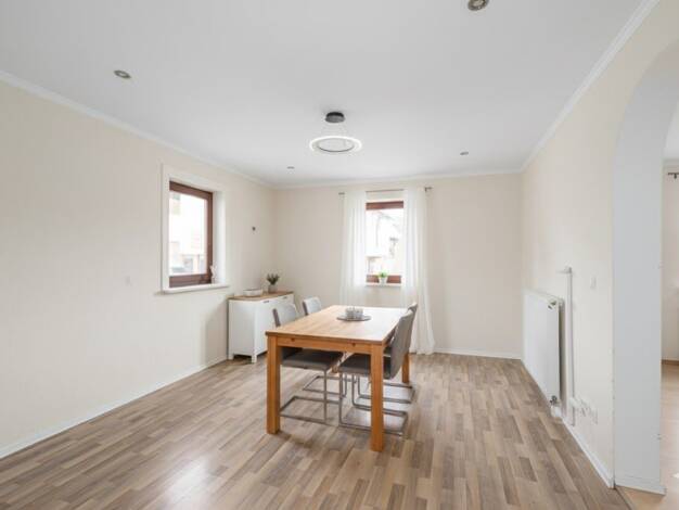 Einfamilienhaus zum Kauf 210.000 € 6 Zimmer 140,8 m² 1.355 m² Grundstück Neuhausen Neuhausen 75242