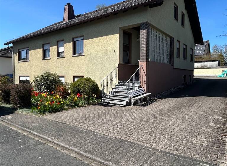 Mehrfamilienhaus zum Kauf 360.000 € 7 Zimmer 205 m²<br/>Wohnfläche Klingelbach 56368