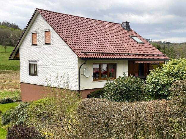 Einfamilienhaus zum Kauf 189.000 € 7 Zimmer 96 m² 1.052 m² Grundstück Mandeln Dietzhölztal / Mandeln 35716