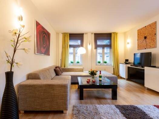 Wohnung zur Miete 2.220 € 2 Zimmer 72 m² EG Äußere Neustadt Dresden 01099