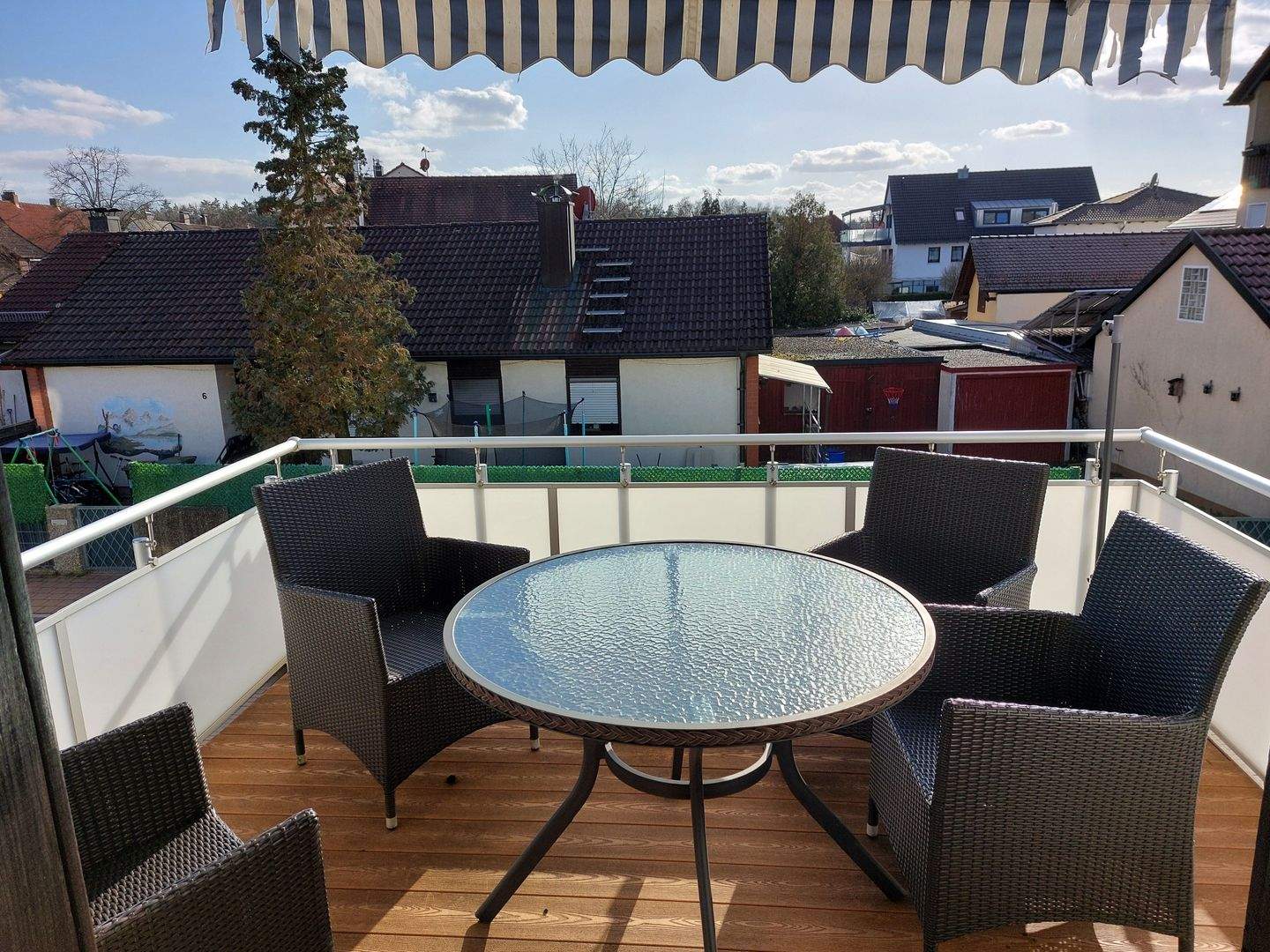 Immobilie in Röthenbach an der Pegnitz - Sehr gepfl. DHH mit Garage und Garten mit Nebenraum *** Nähe S-Bahnhalt: Steinberg  - Bild 1