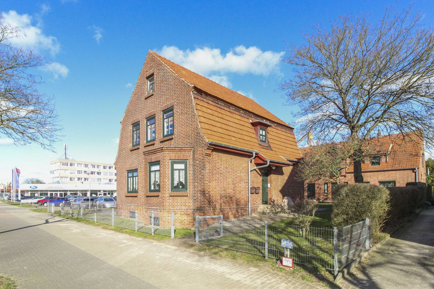 Mehrfamilienhaus zum Kauf als Kapitalanlage geeignet 150.000 € 7 Zimmer 170 m²<br/>Wohnfläche 300 m²<br/>Grundstück Parchim Parchim 19370