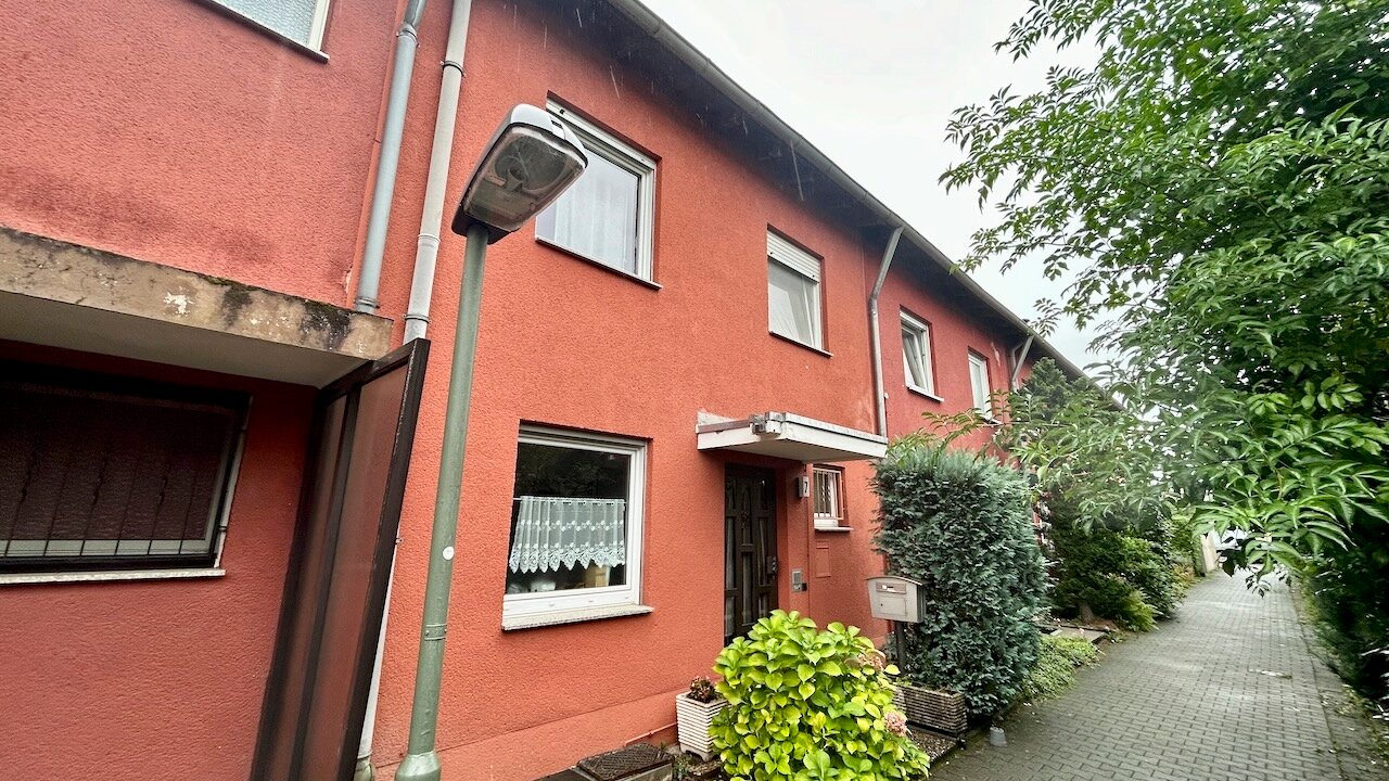 Reihenmittelhaus zum Kauf 555.000 € 5 Zimmer 115 m²<br/>Wohnfläche 205 m²<br/>Grundstück Hausen Frankfurt am Main 60488