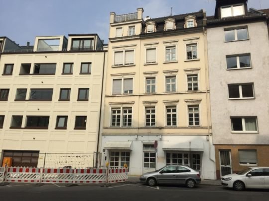 Wohnung zur Miete 800 € 3 Zimmer 107 m²<br/>Wohnfläche ab sofort<br/>Verfügbarkeit Holzhofstr. 24 Altstadt Mainz 55116