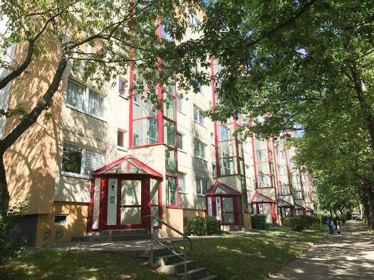 Wohnung zur Miete 310 € 2 Zimmer 56,4 m² 6. Geschoss frei ab sofort Eichenstraße 10 Lusan Gera 07549