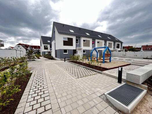 Reihenmittelhaus zur Miete - Erstbezug 1.500 € 5 Zimmer 115,5 m² 115,5 m² Grundstück frei ab 01.02.2026 Unterweilerstraße 1 Unterkirchberg Illerkirchberg 89171