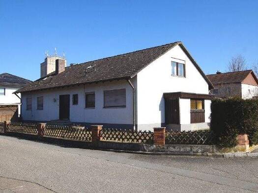 Einfamilienhaus zum Kauf 225.000 € 7 Zimmer 140 m² 754 m² Grundstück Geiselhöring 94333