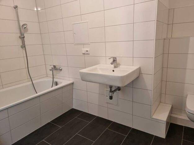Wohnung zur Miete 662 € 3 Zimmer 67,6 m² 1. Geschoss frei ab 11.03.2026 Augustastr. 2 Innenstadt Halle (Saale) 06108