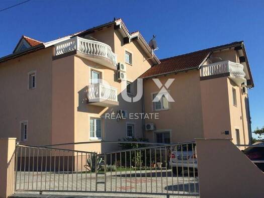 Haus zum Kauf 750.000 € 16 Zimmer 398 m² Sveti Filip i Jakov