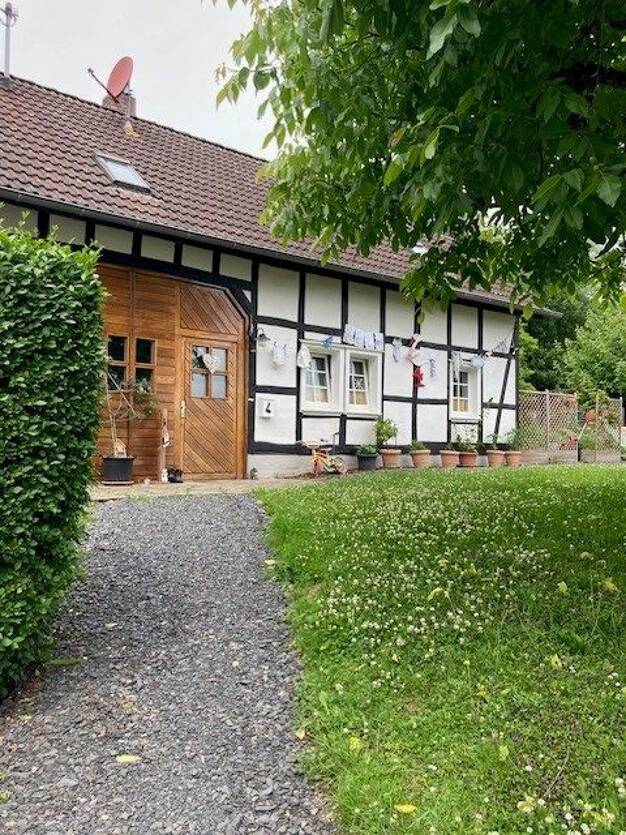 Doppelhaushälfte zur Miete 1.070 € 4 Zimmer 134 m² frei ab 01.09.2025 Ruppichteroth Ruppichteroth / Kuchem 53809