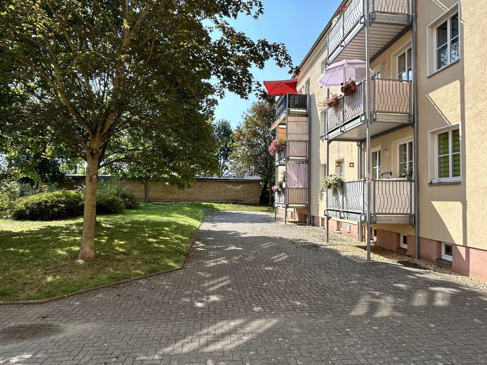 Wohnung zum Kauf 56.000 € 2 Zimmer 47,5 m²<br/>Wohnfläche 1.<br/>Geschoss Crimmitschauer Straße 31 Mitte - West 135 Zwickau 08058