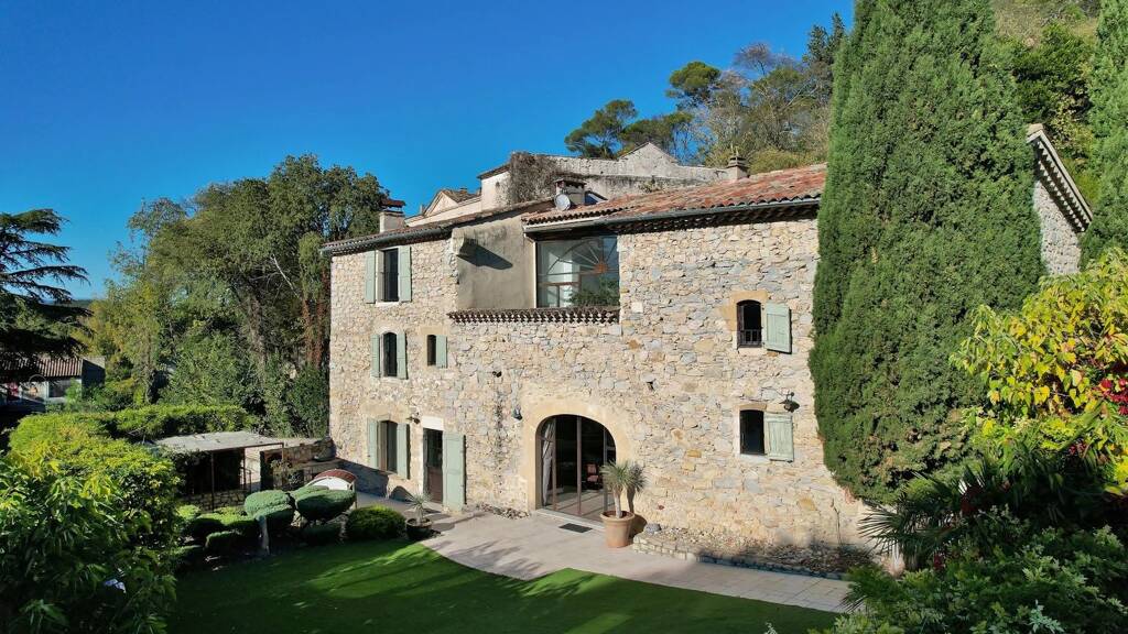 Einfamilienhaus zum Kauf 890.000 € 9 Zimmer 330 m² 748 m² Grundstück UZES 30700