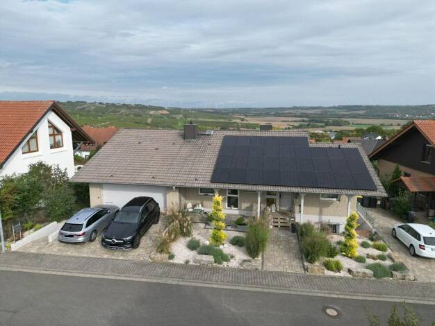 Mehrfamilienhaus zum Kauf provisionsfrei 890.000 € 8 Zimmer 281 m² 802 m² Grundstück frei ab 01.11.2026 Essenheim 55270