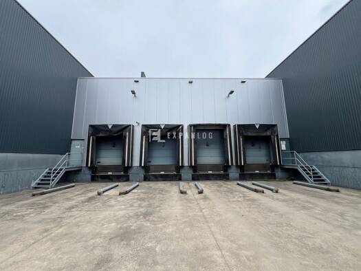 Lagerhalle zur Miete 5.150 m² Lagerfläche teilbar ab 3.150 m² Rath Düsseldorf 40472
